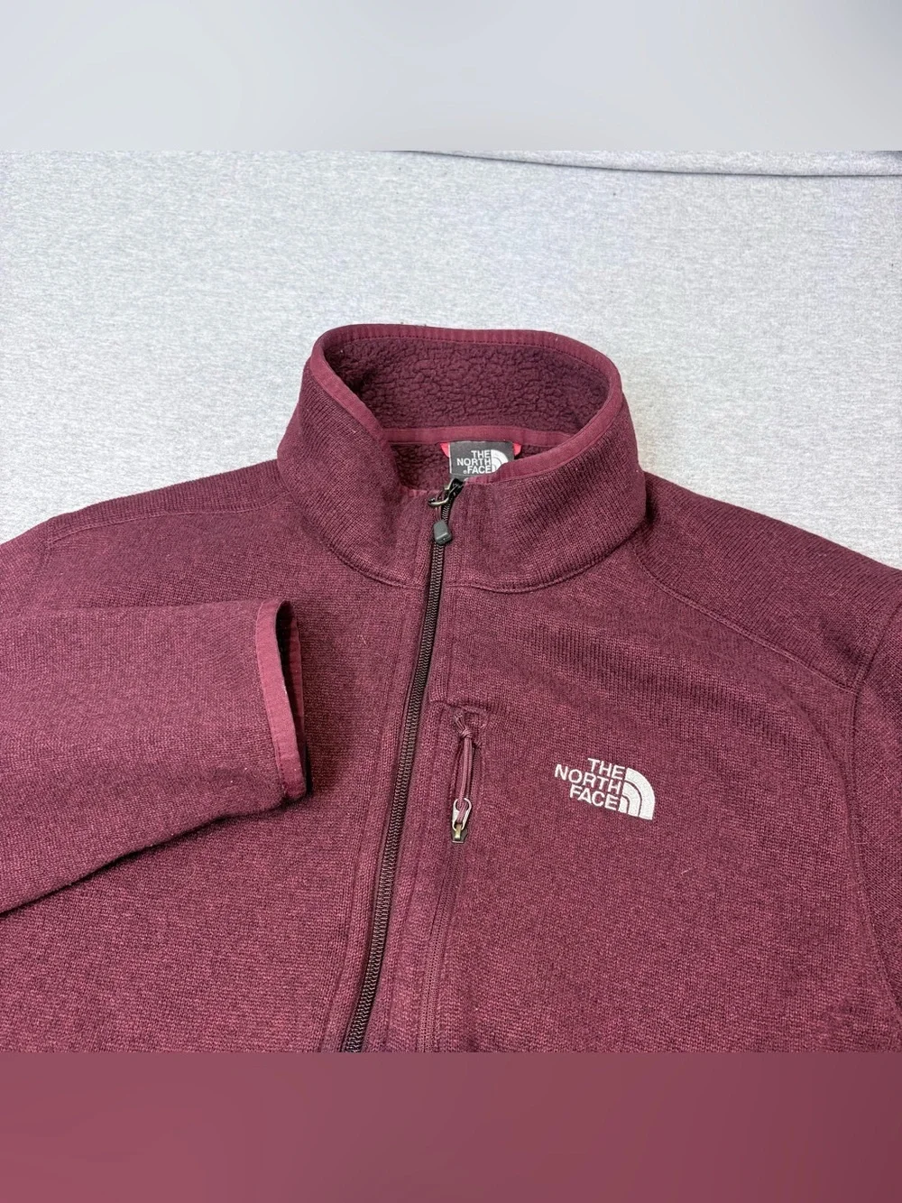 The North Face Men’s Gordon Lyons Burgundy full zip up fleece jacket. Size xl